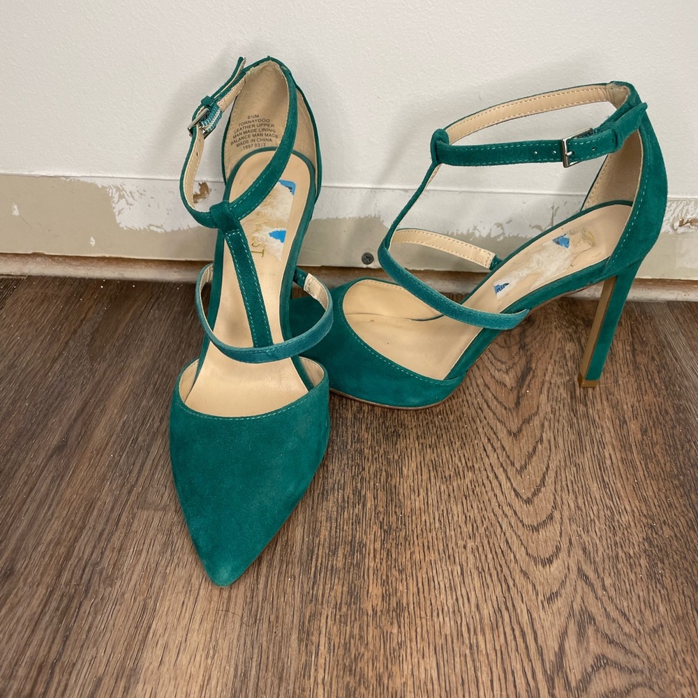 Nine West Tornaydoo aqua green suede strap heels
